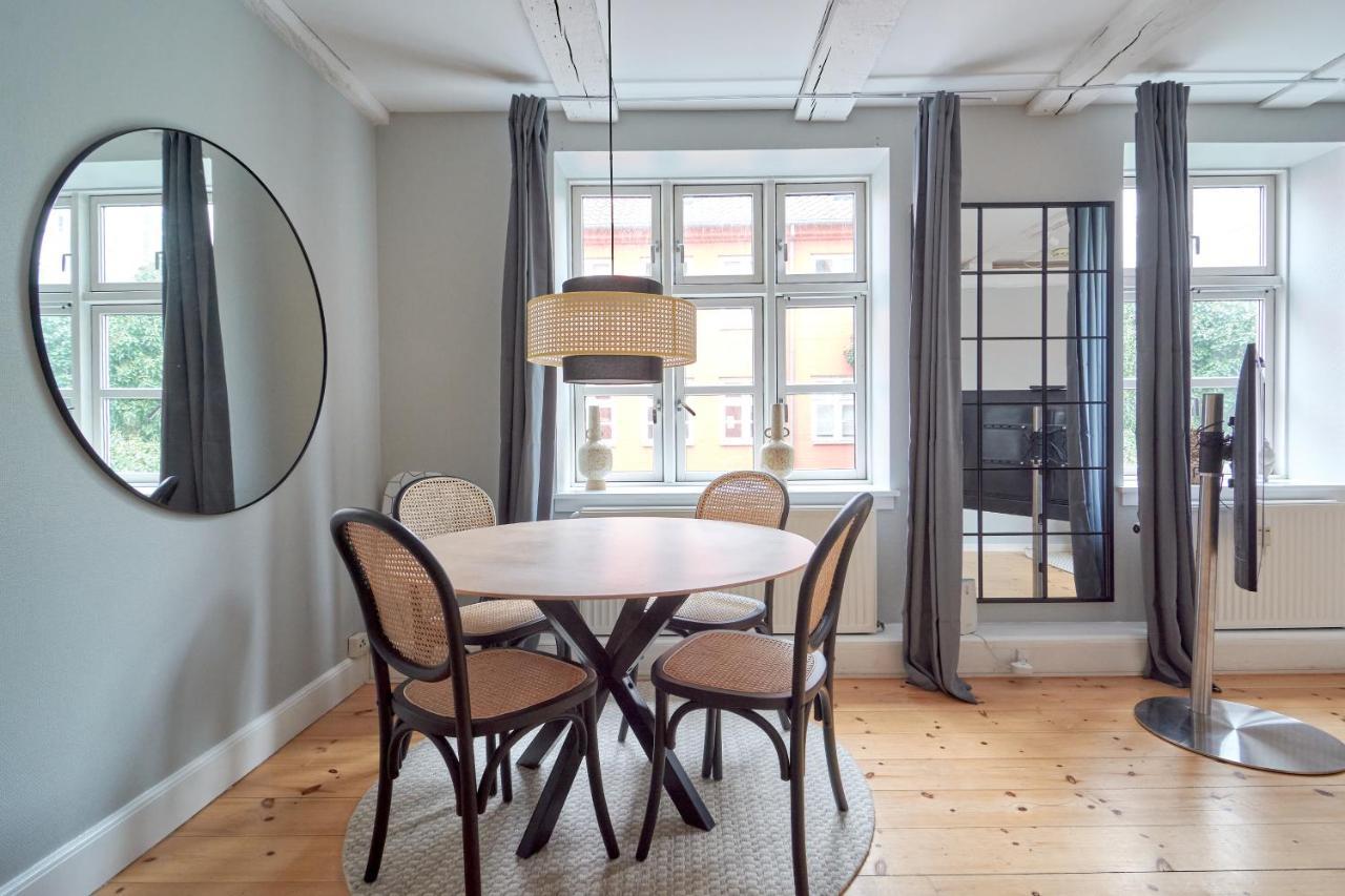 Cozy In By Marble Church Apartment *
